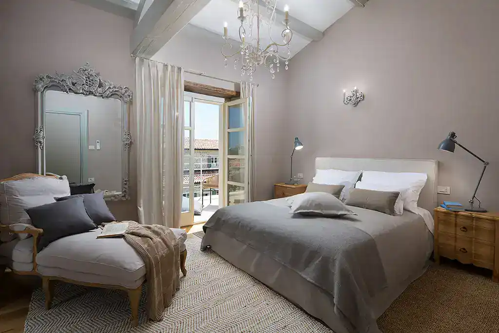 Villa Elena 9 1 1